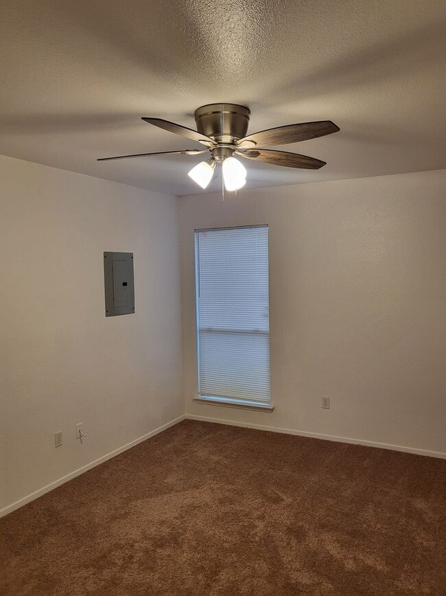 Photo - 221 Kerby St