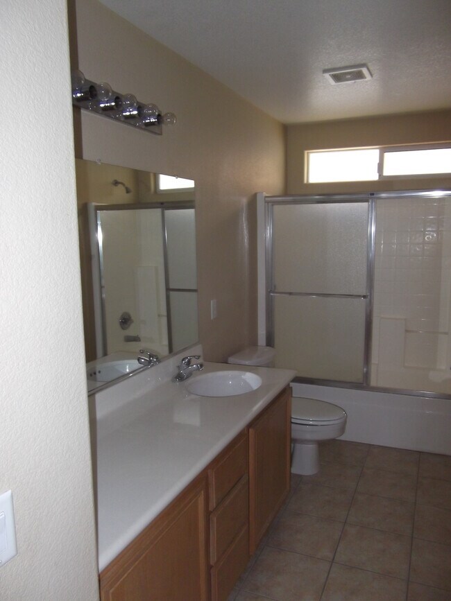 House For Rent Galliano Ave 5BD 3BA Casas en Alquiler Las