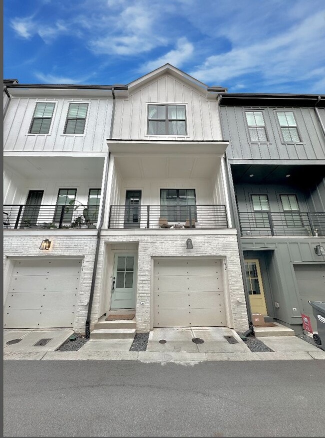 Building Photo - Luxury Buckley Townhome | Modern 2BR, 2BA with Tandem 2-Car Garage