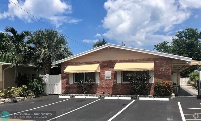 Building Photo - 4616 Poinciana St Unit 4 Rental