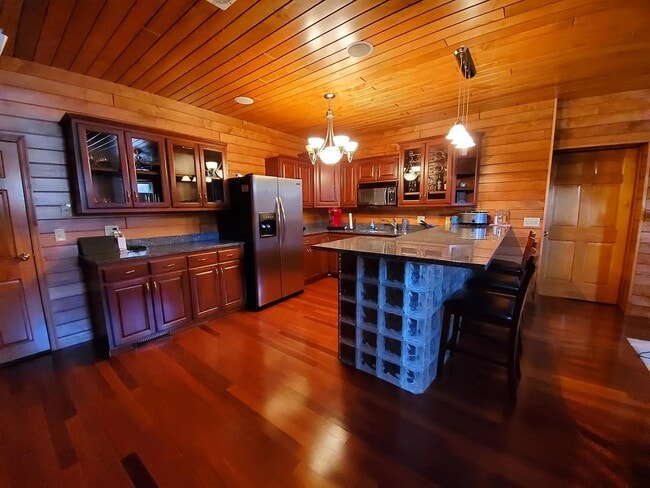 Building Photo - 515 2nd St N