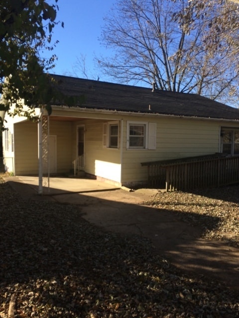 Building Photo - 2 Bedroom House close to High School