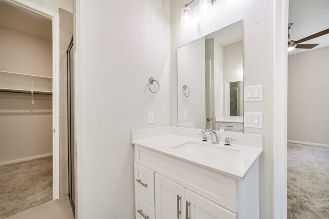 Building Photo - 10334 Solitaire Cir