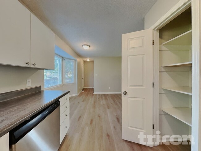 Photo - 1004 Spruce Dr