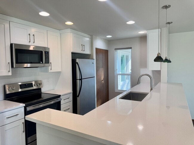 Photo - Move-in Special…..Four Weeks Free!!! Unit 5