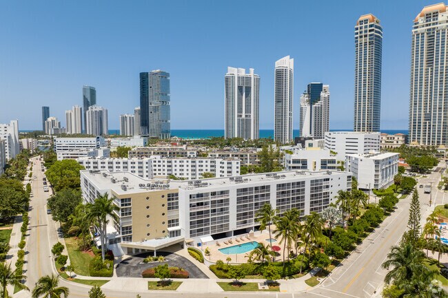 Photo - Le Frontenac Condominium