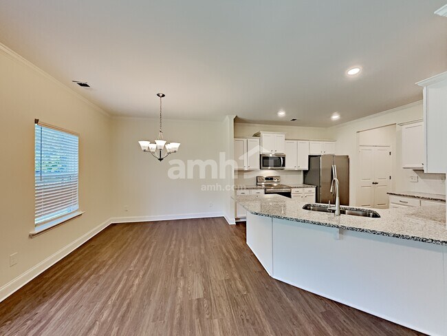 Photo - 689 Woodall Rd