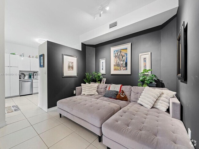 Building Photo - 15533 N Miami Lakeway Unit 101-19 Rental