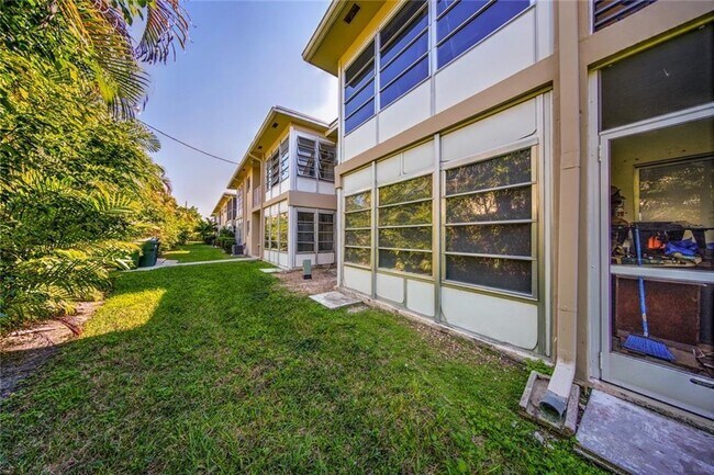 Photo - 2115 NE 42nd Ct Unidad 105N