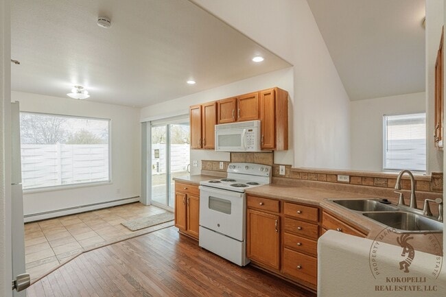 Photo - 537 Shanne St