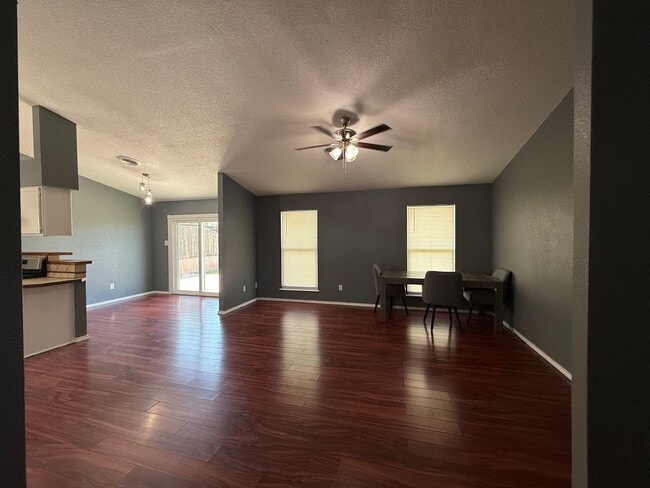 Photo - 3 Bedroom 2 Bathroom Home Close Neighborhood Wal Mart and NMSU-A