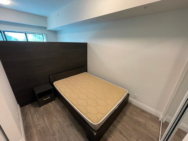 Photo - 652 Princess St Unit 401