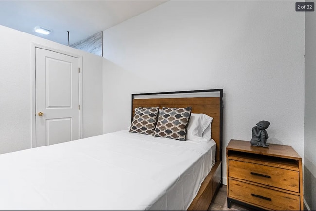 Same organic queen bed. It has 4 large drawers underneath! - 136 Farallon Dr Unit Garden Studio