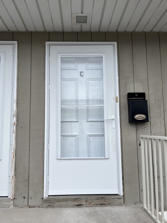 Photo - 611 Lincoln Way W