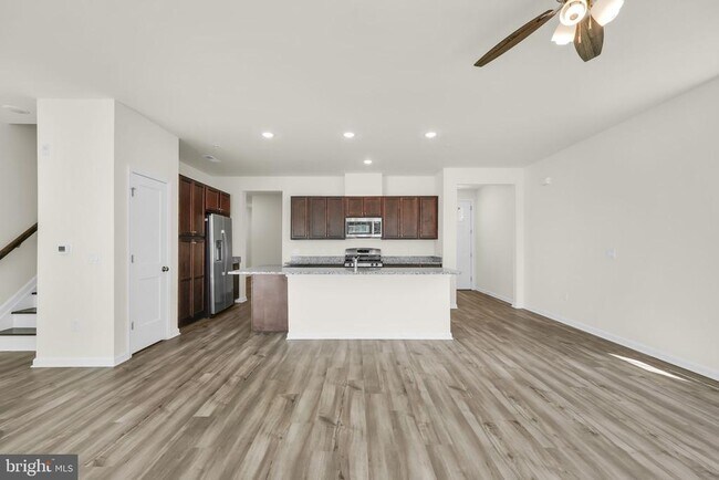 Photo - 228 Park Ln