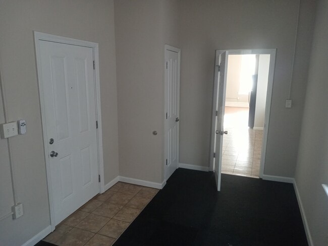 Photo - 229 W Steins St