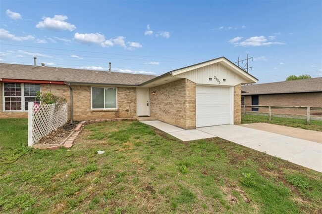 Photo - 2905 SW 82nd St