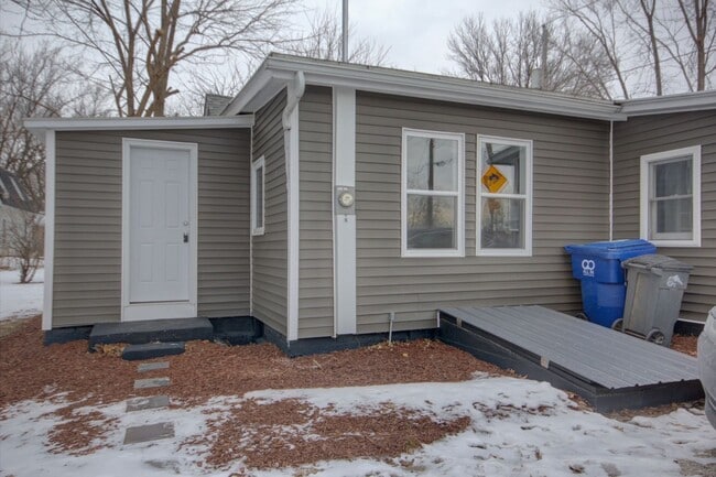 Photo - 2 BED 1 BATH HOUSE FOR RENT