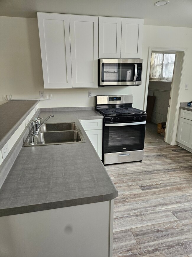 Building Photo - S83W20729 Janesville Rd Unit 4- Studio Apartment