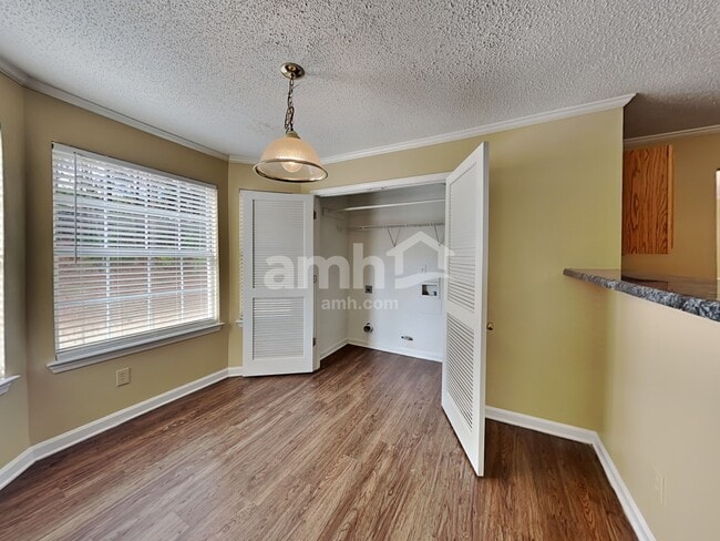 Photo - 1642 Village Place Cir NE