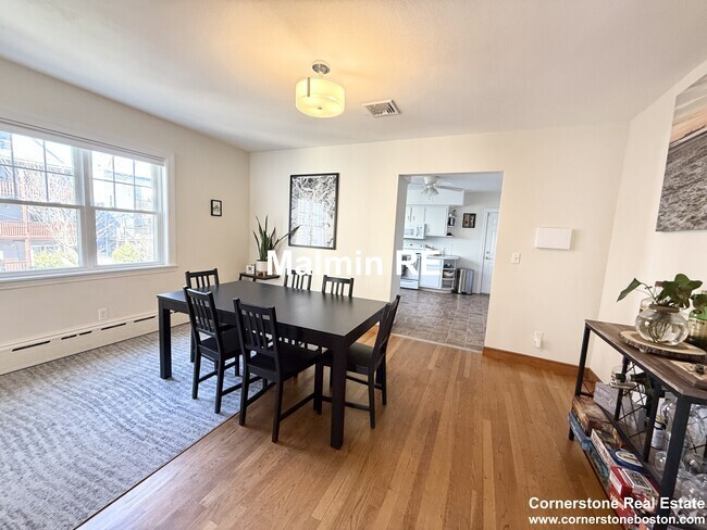 Building Photo - 920 E 4th St Unit 1 Rental