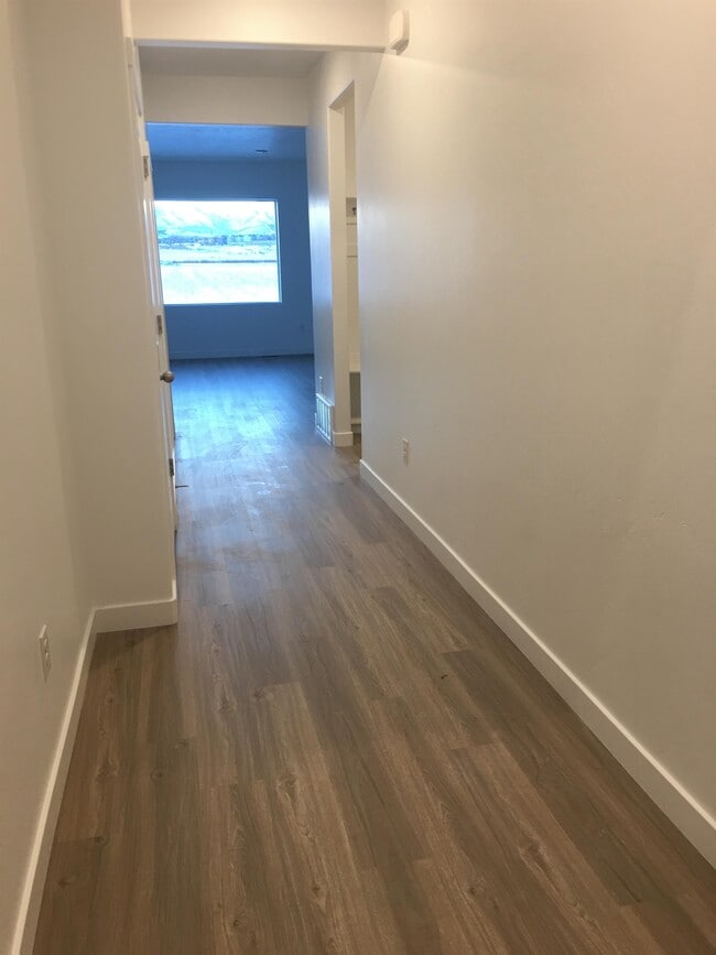 Photo - 597 N Orchard Dr