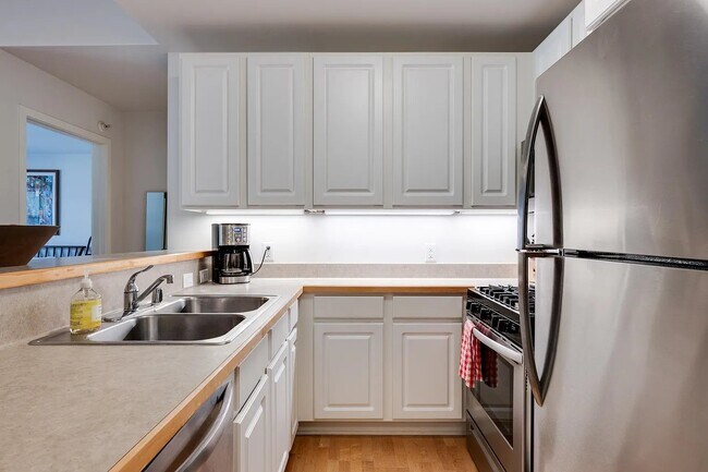 360 W Washington Ave Unit 713