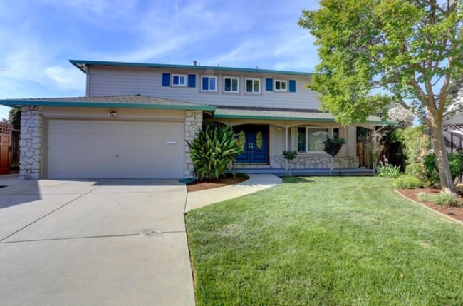 Building Photo - Executive 5BR Home with Private Backyard Retreat