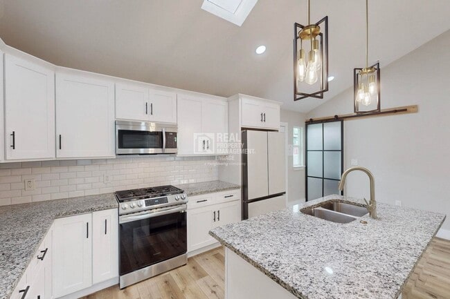 Building Photo - Modern 3 Bedroom Single-Story Home available For Rent in Irving!