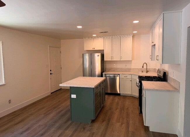 Photo - Cute 2 bedroom 1 3/4 bath