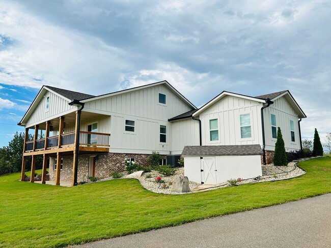 Photo - Stunning 4 bedroom 2.5 bath near Downtown Newnan! Must see!