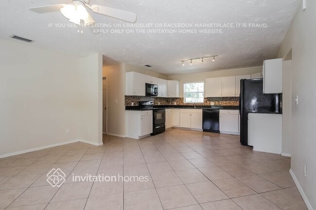 Photo - 923 38th St W