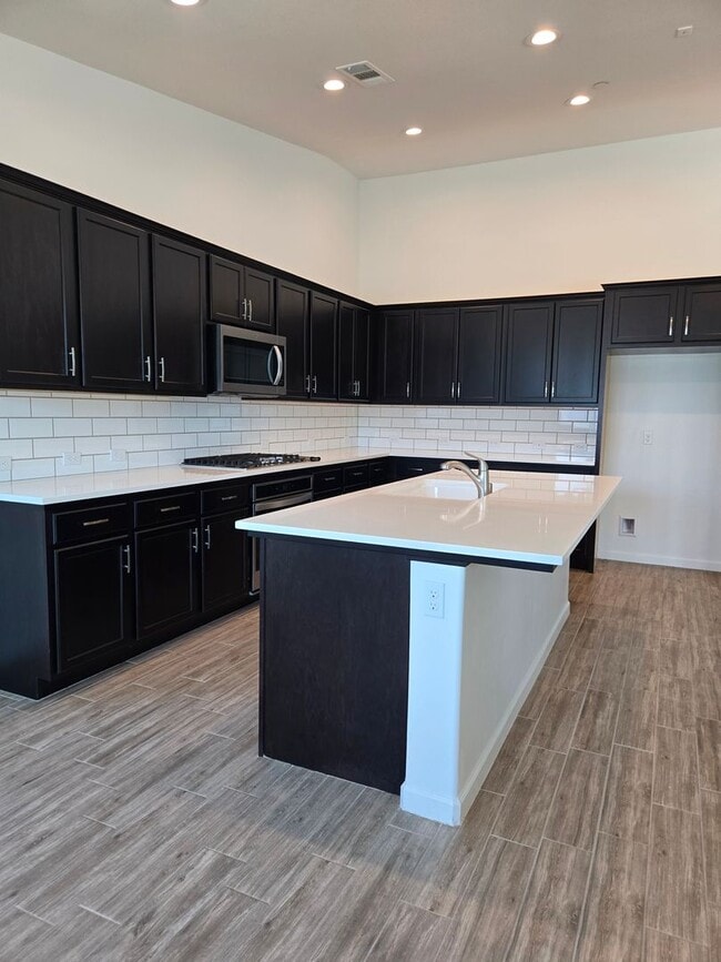 Photo - HIGHGATE 3 BED 2 BATH HOUSE RENTAL