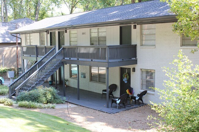 Photo - 225-Hillcrest