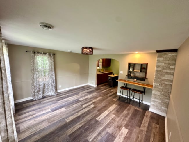 Building Photo - 1509 N Breezeland Rd Rental