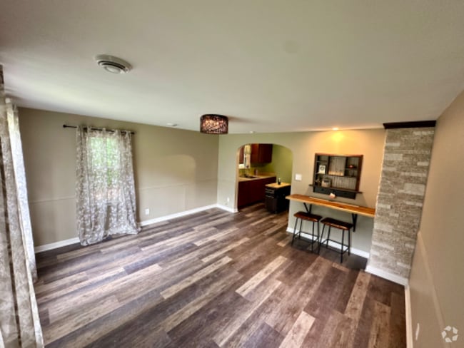 Building Photo - 1509 N Breezeland Rd Rental
