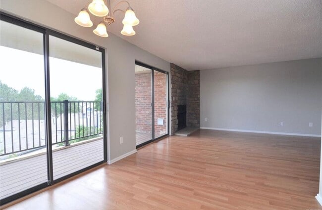 Photo - 15911 E Dakota Pl Unidad 15911 Dakota Pl #301