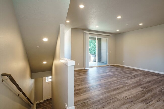 Photo - Move In Ready 3 Bedroom 2.5 Bathroom - Convenient Camas Location