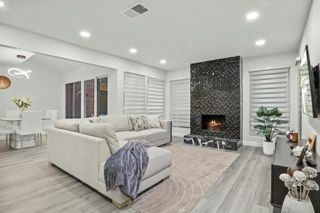 Building Photo - 1916 Shorewood Dr