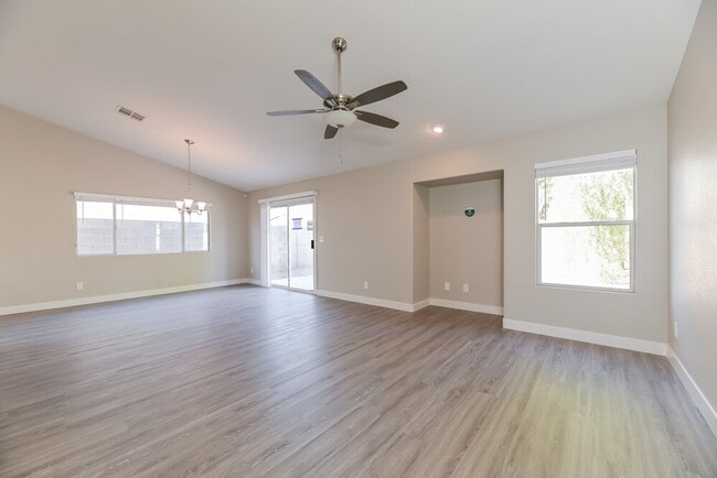 Photo - 118 Sugarbush Ln