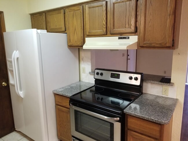 Kitchen - 3200 W Britton Rd Unit 251