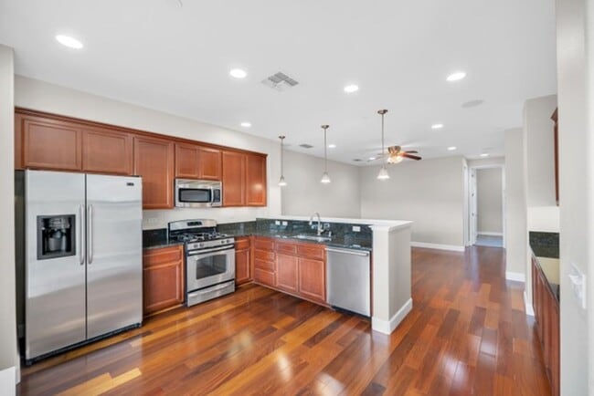 Photo - Townhouse - Beautiful 4bdrm, 3 bath - Rocklin