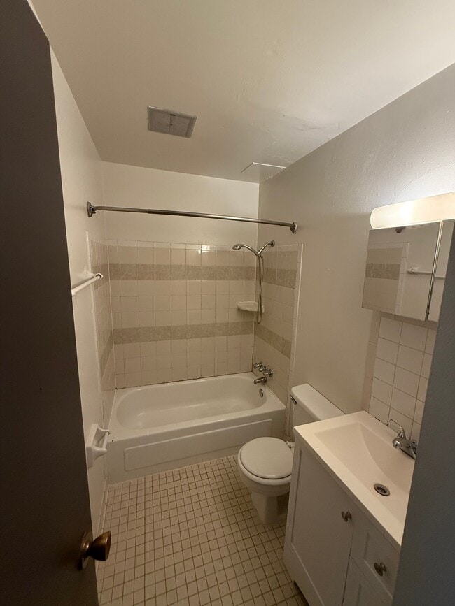 Photo - 2605 N Frederick Ave Unit 215