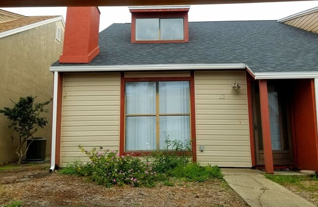 Building Photo - For Rent! 3BR/2BA Home Close to Hathaway Bridge!