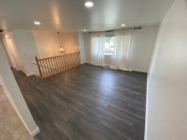 Photo - 95 W 8710 S