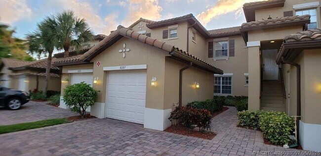 Building Photo - 8207 NW 128th Ln Unit 18-b