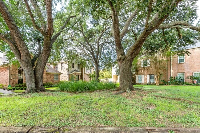 Building Photo - 18242 Vinland Dr