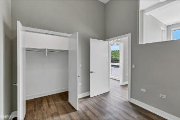 Photo - 2449 N Western Ave Unit 401