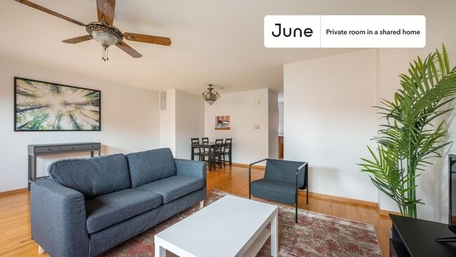 Room in Shared 4 bed/2.5 bath home in Chinatown