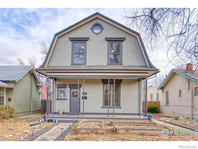 Building Photo - Welcome Home to this charming Was h Park home